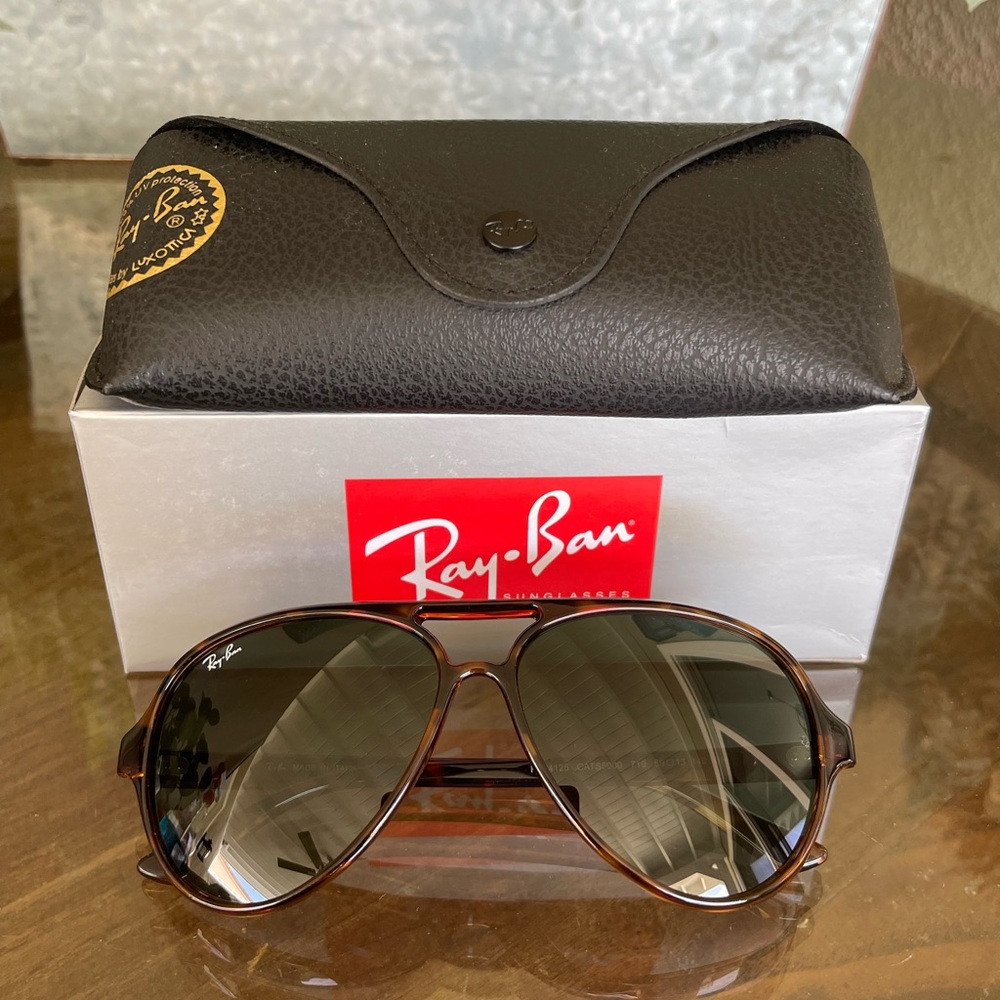Ray-Ban Cats 5000 Sunglasses - Polished Light Havana Frames w/ Green Lenses